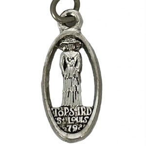 6/$25 VINTAGE 1979 TOPS Charm Pendant Silver Toned IRD-St.Louis